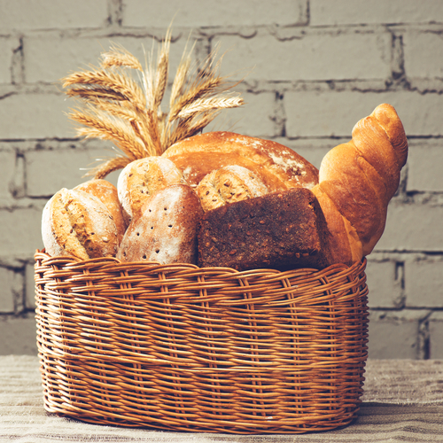 Quantos pães havia na cesta pela manhã?