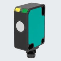 The UB100-F77 ensures reliable object detection on robot grippers.