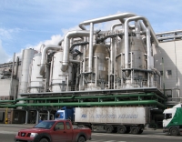 During the sugar campaigns, trucks filled with sugar beets arrive at the Suiker Unie production plant
