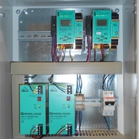 Monitores maestros AS-interfaz y fuentes de alimentación montados en un armario para JOTUN